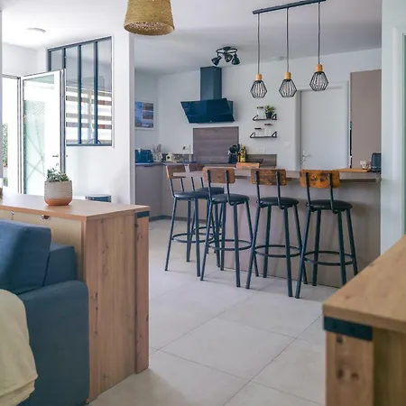 Maison Lumineuse Avec Veranda Et Jardin - 8 Personnes *