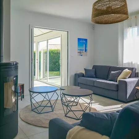 Maison Lumineuse Avec Veranda Et Jardin - 8 Personnes *