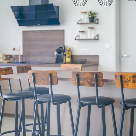 Maison Lumineuse Avec Veranda Et Jardin - 8 Personnes